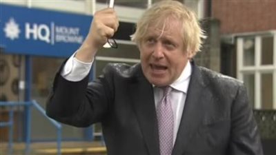 ملكة بريطانيا تقبل استقالة رئيس الوزراء بوريس جونسون