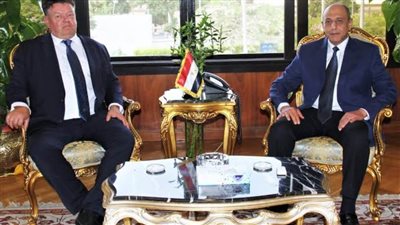 وزير الطيران يبحث مع أمين عام المنظمة العالمية للأرصاد الجوية تعزيز التعاون