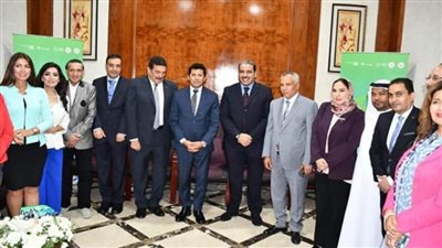 وزير الرياضة يناقش الخطة المستقبلية للاتحادين العربي والمصري للرياضة للجميع (صور)