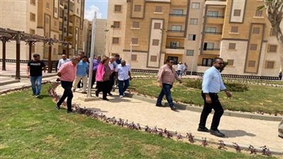 وزير الإسكان: جولات مكثفة لمسئولي الوزارة بمواقع عمارات 
