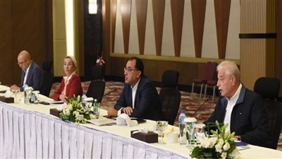 رئيس الوزراء يستكمل زيارته لشرم الشيخ ويستهلها بعرض تقديمي حول المشروعات الجاري تنفيذها بالمدينة (صور)