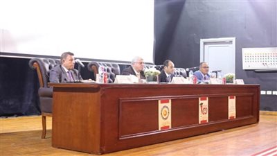 وزير التعليم العالي يرأس اجتماع المجلس الأعلى لشئون التعليم والطلاب بجامعة عين شمس (صور)