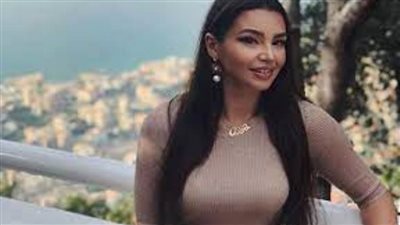 جوهرة باطلالة جديدة تبرز أنوثتها