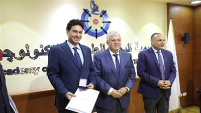 وزير التعليم العالي يكرم الفائزين في معرض جنيف الدولي للاختراعات 2022 (صور)