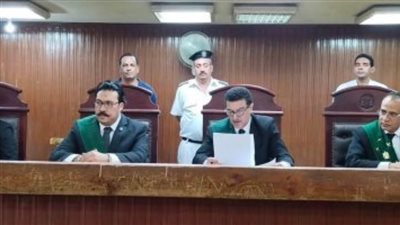 الإعدام شنقا لسيدة وزوج ابنتها وعامل لقتلهم صاحب 