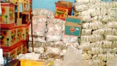 لحجبها عن التداول.. ضبط 9 أطنان دقيق ومكرونة بالقليوبية