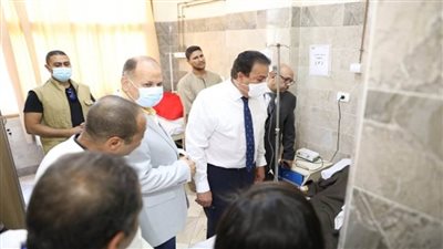 وزير الصحة يشدد على متابعة التزام الفرق الطبية بجداول العمل في مستشفى الإيمان العام (صور)