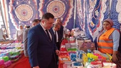 نائب محافظ القاهرة يفتتح معرض المستلزمات المدرسية بأسعار مخفضة بالأميرية 