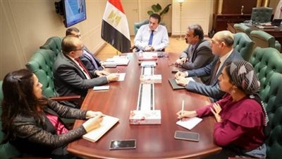 وزير الصحة يعقد اجتماعًا لمتابعة سير العمل بمبادرة رئيس الجمهورية لإنهاء قوائم الانتظار (صور)