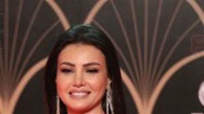 وجه القمر دينا فؤاد تتألق بإطلالة راقية فى افتتاح مهرجان القاهرة للدراما.. وتؤكد: المهرجان إضافة قوية للصناعة 