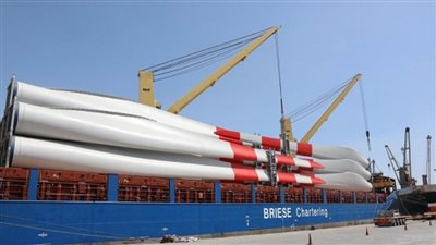 اقتصادية قناة السويس: ميناء الأدبية تستقبل شحنة 42 ريشة رياح لمحطة توليد الكهرباء برأس غارب (صور)