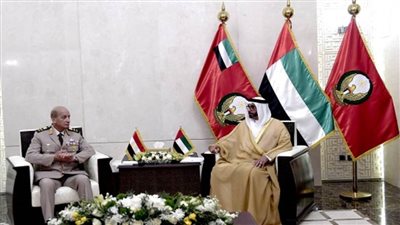 وزير الدفاع يعود إلى أرض الوطن عقب زيارته الرسمية إلى الإمارات (صور)