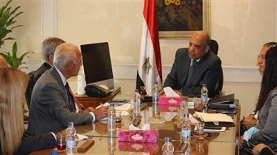  وزير قطاع الأعمال العام: نسعى إلى إعادة إحياء شركة النقل والهندسة والتوسع في صناعة إطارات السيارات (صور)