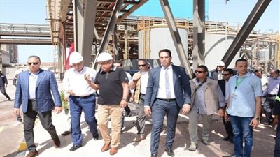 وزير قطاع الأعمال العام يتفقد شركة مصر لصناعة الكيماويات في الإسكندرية (صور)
