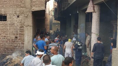 الدفع بـ6 سيارات إطفاء للسيطرة على حريق بعدد من المنازل والأحواش بسوهاج