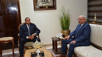 وزير التنمية المحلية يتابع مع محافظ السويس المشروعات التنموية وتحسين مستوي الخدمات للمواطنين (صور)