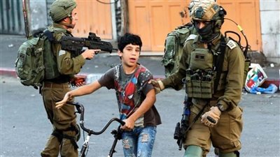 فلسطين.. قوات الاحتلال تعتقل طفلا من المسجد الأقصى