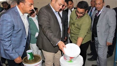 وزير التجارة ومحافظ أسوان يفتتحان 6 مصانع بمنطقة العلاقى (صور)