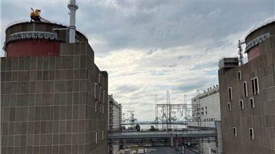 أوكرانيا: القوات الروسية فصلت محطة زابوروجيا النووية عن العمل تمامًا 