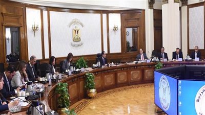 رئيس الوزراء يتابع مستجدات برنامج الطروحات العامة (صور)