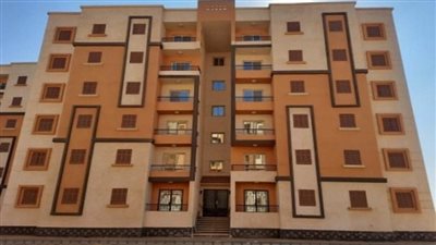 وزير الإسكان يتابع موقف وحدات 