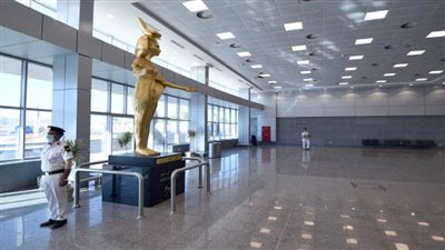 رئيس الوزراء يتفقد مشروعات التطوير بمطار شرم الشيخ الدولي (صور)