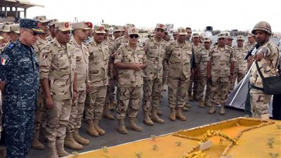 رئيس الأركان يشهد بياناً عملياً لمنظومة التأمين الكيميائي لإحدى وحدات المنطقة المركزية 