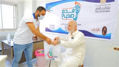 مدبولي يستعرض تقريرًا بشأن فاعليات القافلة الموسعة للجنة الطبية العليا والاستغاثات في شمال سيناء (صور)