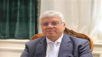 وزير التعليم العالي يستعرض تقريرًا عن تأهيل عدد من المعامل بالجامعات المصرية للاعتماد الدولي بتكلفة 34 مليون جنيه