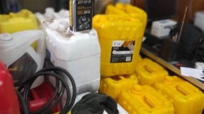 ضبط 18 طن زيت سيارات وسلع غذائية بدون ترخيص في القليوبية