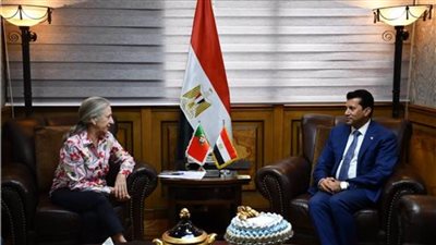 وزير الشباب والرياضة يبحث التعاون الثنائي مع سفيرة البرتغال 