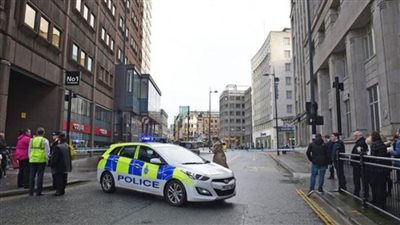 الشرطة البريطانية تغلق شارعا في ليدز بعد تلقي متجر تحف قنبلة بالبريد