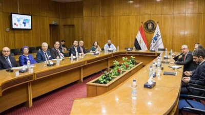  رئيس المنطقة الاقتصادية يلتقي وفدا من الشركات البلجيكية لبحث سبل التعاون في مجال الوقود الأخضر والصناعات المتنوعة 