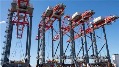 استقبال أوناش الرصيف العملاقة STS الخاصة بتشغيل محطة تحيا مصر متعددة الأغراض بميناء الإسكندرية