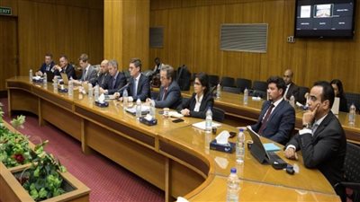 اقتصادية قناة السويس: جلسات نقاشية دورية مع ميرسك وسيمنز للطاقة حول مشروعات الوقود الأخضر (صور)