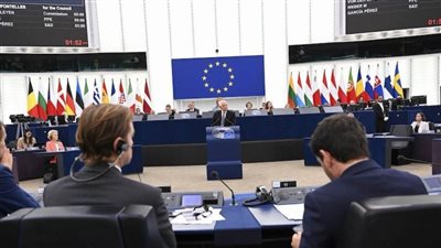 رئيس وزراء أوكرانيا يدعو إلى الإستيلاء على الأصول الروسية المحتجزة لدى الغرب