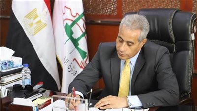 وزير القوى العاملة يوجه بسرعة صرف إعانات استثنائية لضحايا حادث البحيرة