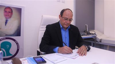 خبرة وإنسانية وسيرة ذاتية غير مسبوقة.. د. جمال عبدالفتاح أفضل خبراء الأنف والأذن والحنجرةِ