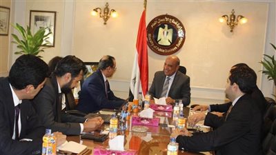 وزير قطاع الأعمال العام يبحث مع 