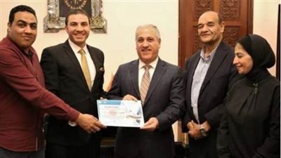 منح رئيس الهيئة الوطنية للصحافة درع الكشافة المصرية