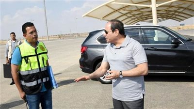 السيسي يتفقد مدينة السيارات المتكاملة قيد الإنشاء