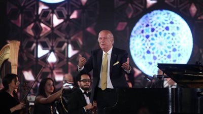 قبطان الموسيقى يبحر مع جمهور النافورة فى بحر النغم 