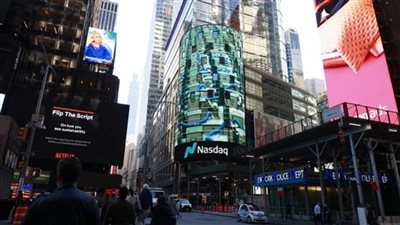 مشروعات المنطقة الاقتصادية لقناة السويس تزين واجهات مبنى بورصة ناسداك الأمريكية