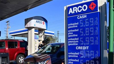 ارتفاع أسعار النفط والذهب والسلع الأخرى عند الإغلاق