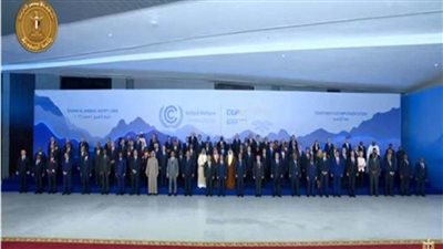 قادة دول العالم يلتقطون صورة جماعية قبل انعقاد قمة المناخ 