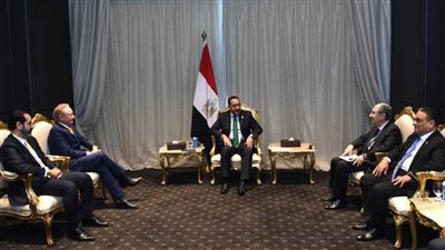 رئيس الوزراء يلتقي رئيس مجموعة 