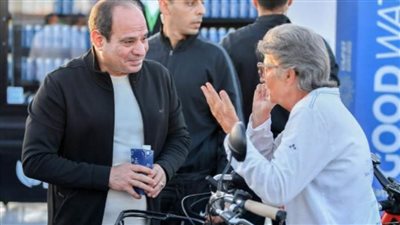 يالصور..السيسي يلتقي بناشطة مناخية سويدية قطعت 7 ألاف كيلو بالدراجة لحضور قمة المناخ 