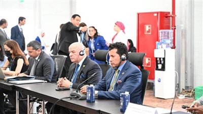 وزير الرياضة يشارك في جلسة 