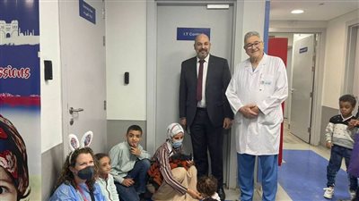 معهد ناصر يستقبل قافلة دولية لعلاج الشفة الأرنبية وشق سقف الحلق بالمجان