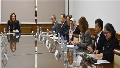 وزيرة الثقافة تترأس اجتماع قيادات الوزارة (صور)